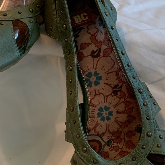 Moss green flats - Picture 4 of 7